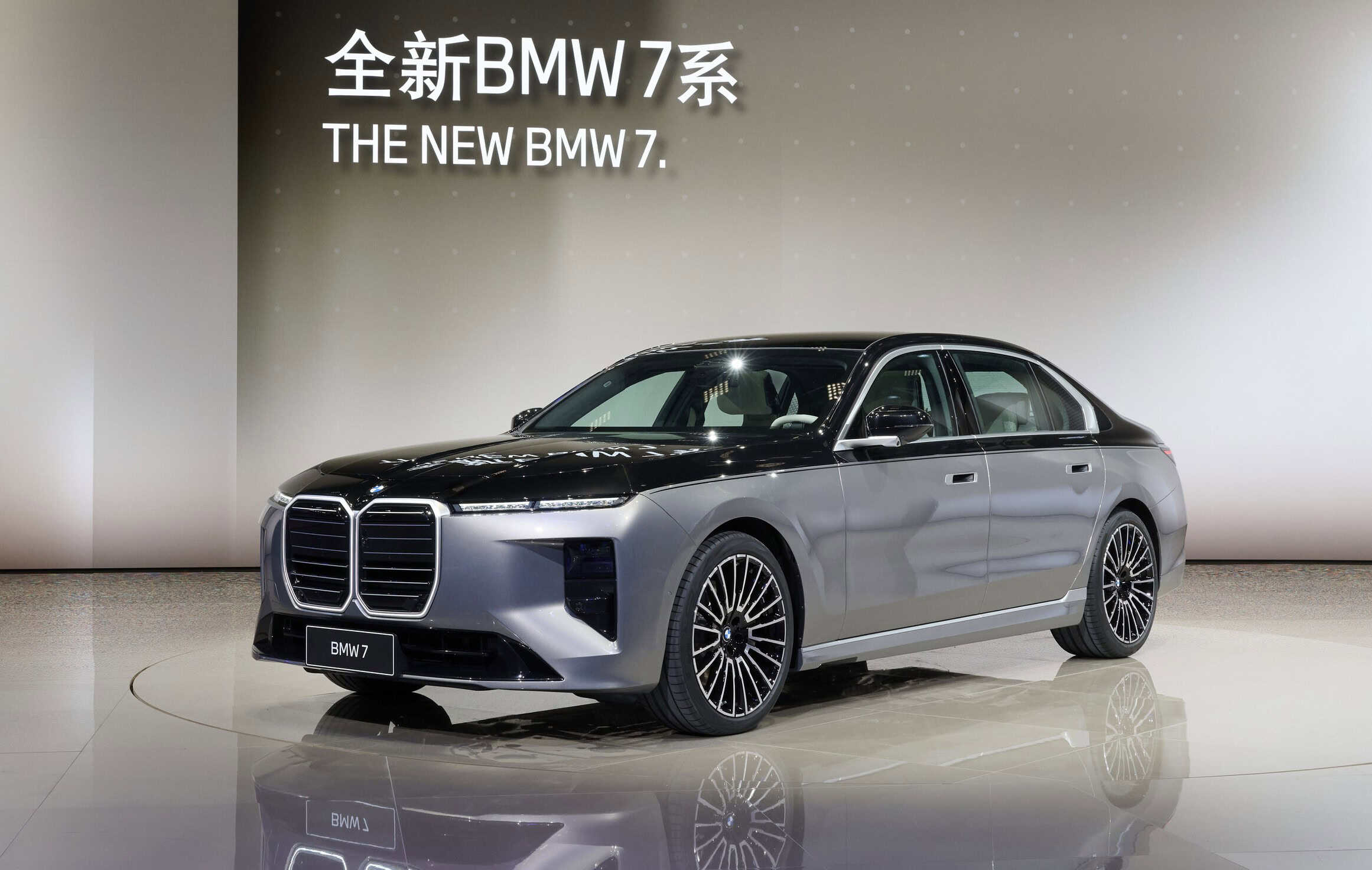 2027 BMW 7 Series Facelift Debuts In China With Two-Tone Paint