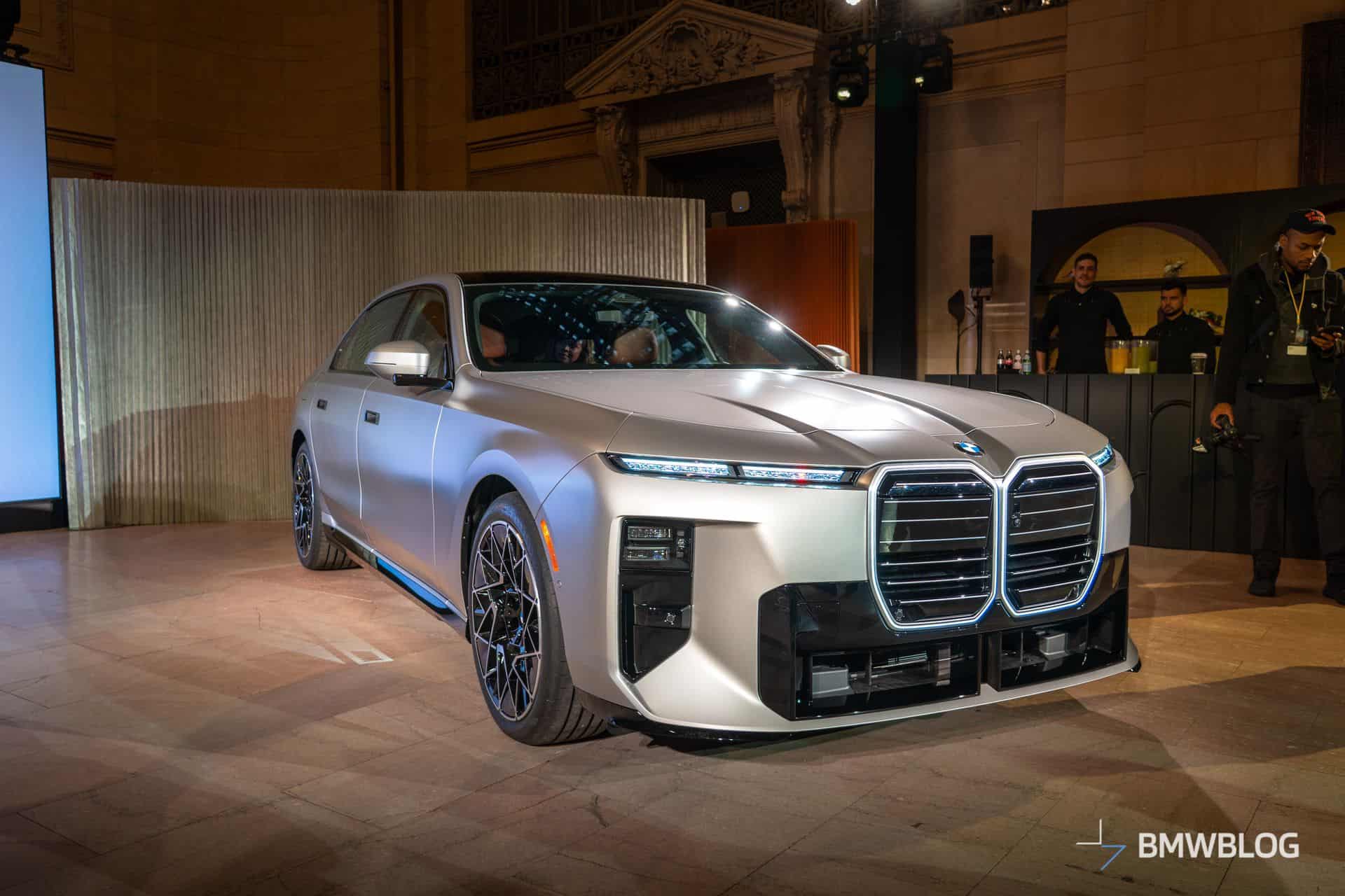 BMW 7 Series Facelift Debuts in NYC with Neue Klasse Tech and Design